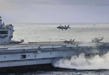 Der britische Flugzeugträger HMS Queen Elizabeth, ...