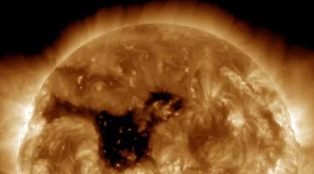 Auf der Sonne wurde ein riesiges koronales Loch von 800.000 Kilometern Breite entdeckt