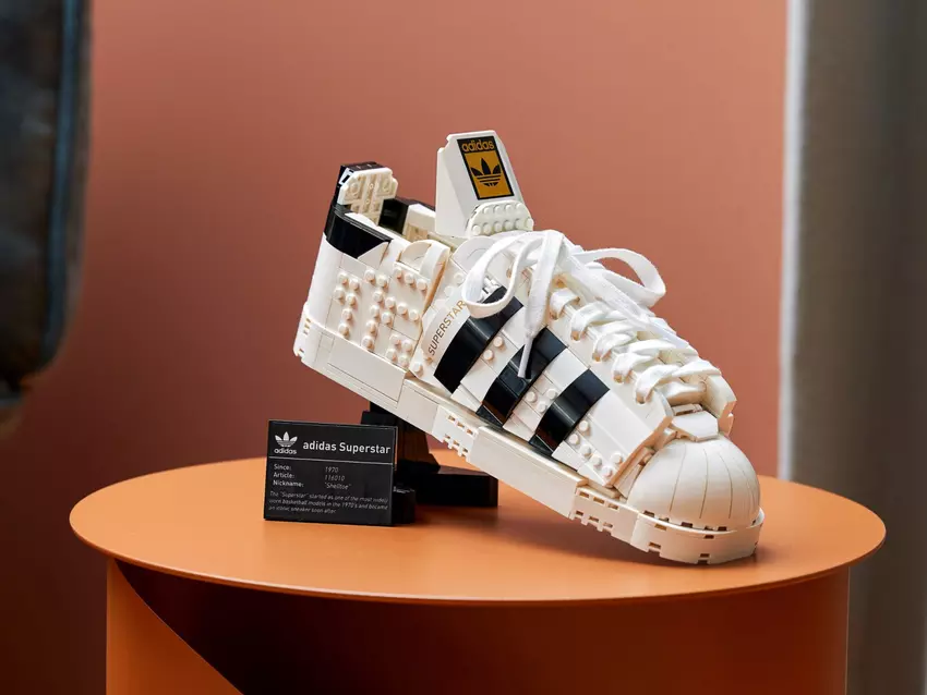No-Wear Turnschuhe: LEGO enthüllt Adidas Superstar Set für $79