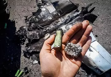 Ein Nationalgardist hat mit einer AK-47 ...