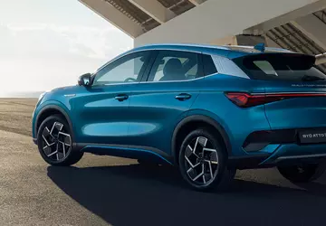 Chinesische Hersteller verdrängen Tesla vom europäischen ...