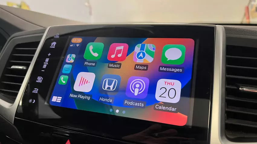 iOS 18 Beta 4 fügt neues CarPlay-Hintergrundbild hinzu