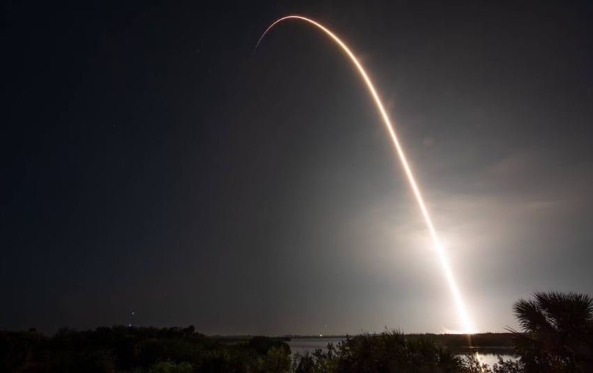 SpaceX bringt 10 Satelliten zur Verfolgung von Hyperschallwaffen in die Umlaufbahn