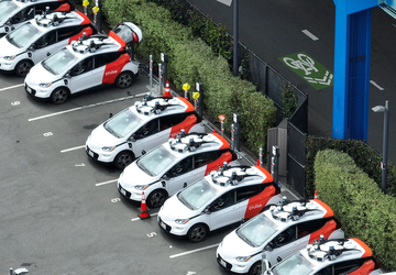 Cruise beginnt mit Entlassungen, da der ...