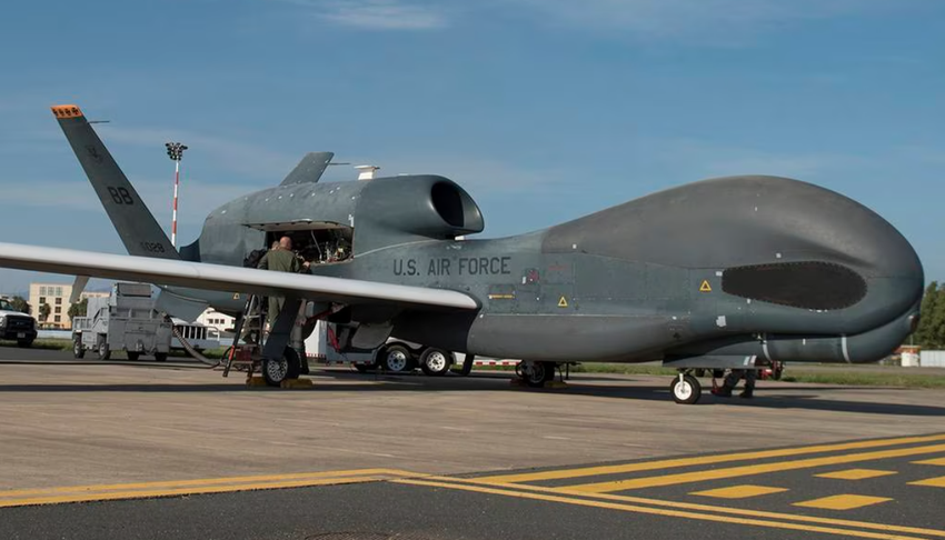 NATO hält RQ-4B Global Hawk, EP-3E Aries II und EL/W-2085-Aufklärer über dem Schwarzen Meer