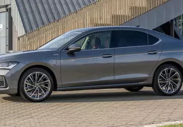 200 kW Leistung: Škoda Superb präsentiert ...