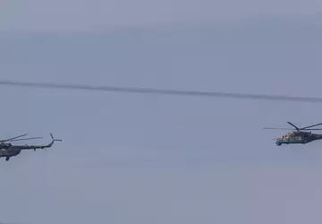 Weißrussische Militärhubschrauber vom Typ Mi-24 und ...