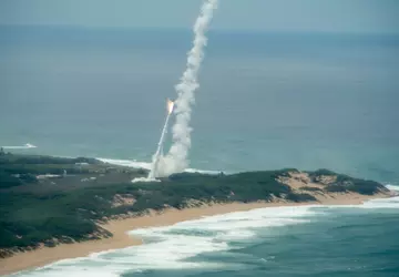 Der Zerstörer USS Carl M. Levin ...