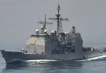 Die US-Marine hat den Raketenkreuzer USS ...