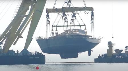 Die versunkene Superyacht eines Tech-Billionärs wurde vor der Küste Siziliens aus dem Meer gehoben
