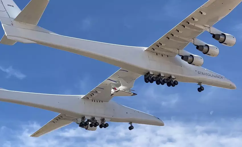 Das größte Stratolaunch Roc-Flugzeug der Welt hat seinen Erstflug mit einem betankten Talon-A-Hyperschallflugzeug absolviert