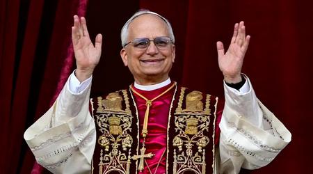 Neuer Papst Leo XIV. zeigt sich mit Apple Watch in der Öffentlichkeit