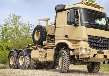 Mercedes-Benz präsentiert den Arocs 4042 AS ...