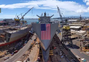 Sechstes Tankschiff der John-Lewis-Klasse zur Unterstützung ...