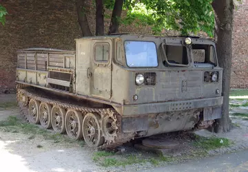 Die Russen bauen sowjetische ATC-59G-Lkw zu ...