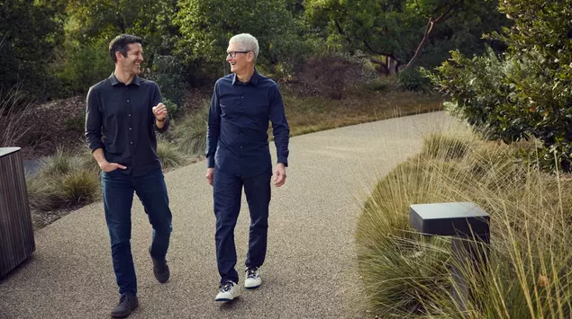 Tim Cook tritt als CEO von ...