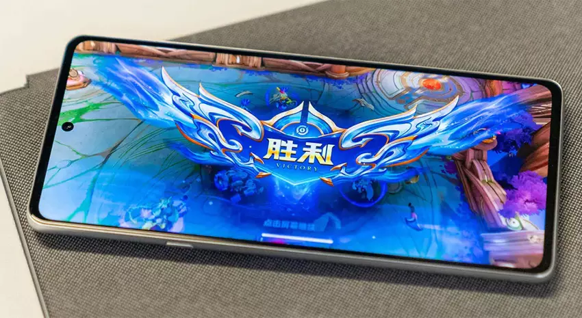 Das erste Smartphone mit dem Snapdragon 8 Gen1 Prozessor Moto Edge X30 wurde in einem "Live"-Foto und in einem Werbespot gezeigt