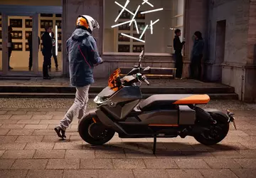 BMW Motorrad CE 04: Elektroroller mit ...