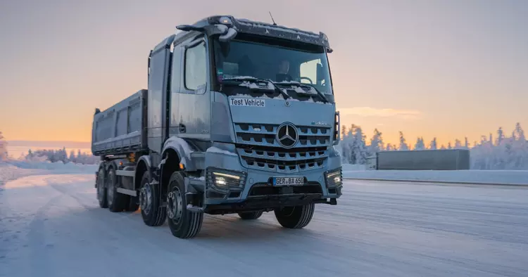 Elektrischer Mercedes-Benz eArocs 400 absolvierte Wintertests ...