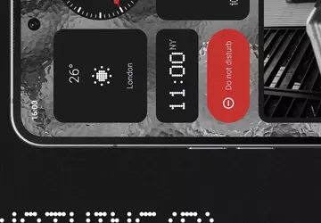 Flaches Display mit Loch in der ...