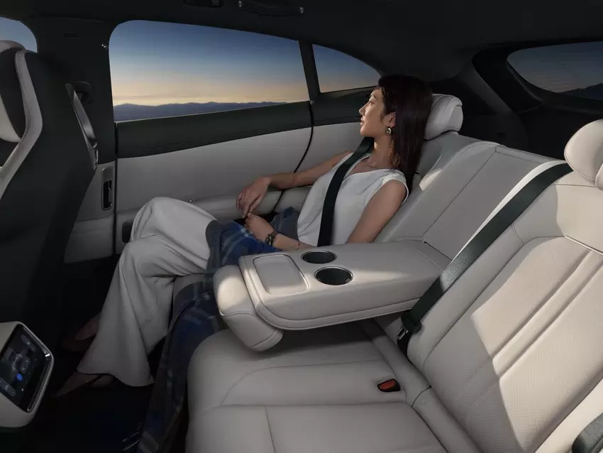 Rücksitze mit verstellbarem Rückenwinkel