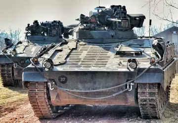 Verteidigungsminister zeigt Video von deutschen Marder-Schützenpanzern ...