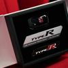Sonderanfertigung der Türschwellerplatten des Honda Civic Type R Ultimate Edition