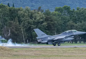 Taiwan schließt Modernisierung von 142 F-16 ...