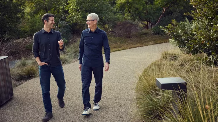 Tim Cook tritt als CEO von ...