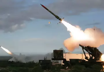 Deutschland übergibt erstmals offiziell Abfangraketen für ...