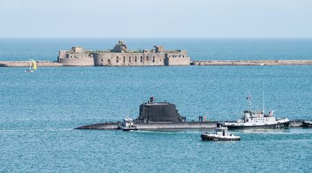 Die französische Marine hat ein atomgetriebenes Angriffs-U-Boot der Barracuda-Klasse (Duguay-Trouin) erhalten, das mit Marine-SCALP-Raketen mit einer maximalen Startreichweite von 1.000 Kilometern bewaffnet sein wird.
