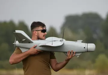 19 Geländewagen, 68 Drohnen und 120 ...