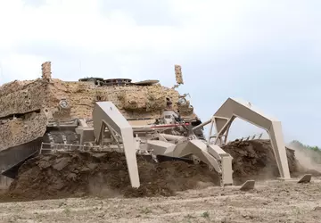 Ukraine erhält gepanzerte Minenräumfahrzeuge Wisent 1 ...