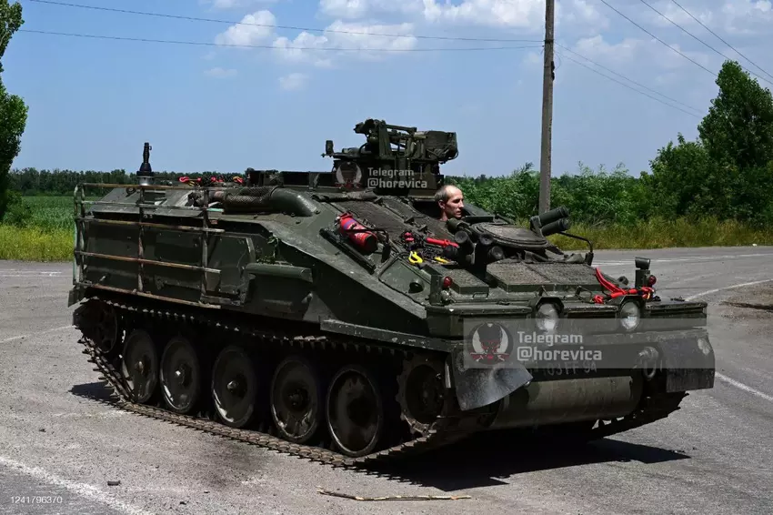 Die ukrainischen Streitkräfte zeigten an der Front gepanzerte britische FV103 Spartan-Mannschaftswagen - die Ukraine erhielt insgesamt 35 solcher gepanzerten Mannschaftswagen
