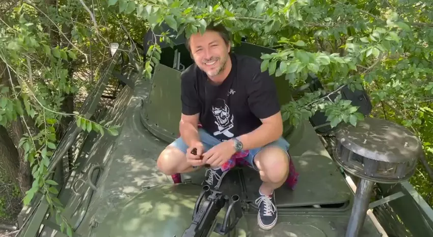 Prytula zeigte ein gepanzertes Trophäenfahrzeug: Es wurde abgeschossen, dann repariert, aufgepumpt, bewaffnet und an die AFU übergeben (Video)