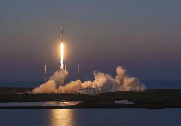 SpaceX bringt Starlink V2 Mini-Satelliten zum ...