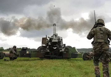 Frankreich übertrug der AFU die 155-mm-Haubitze ...