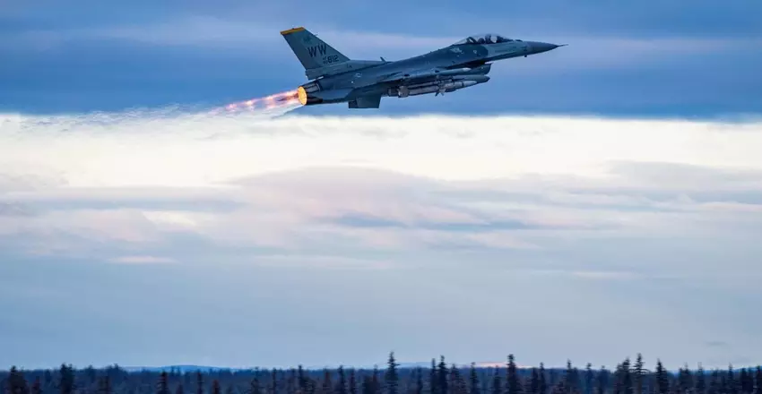 Polen wird die Startfähigkeit von F-16 Fighting Falcon, MiG-29 und Su-22-Kampfflugzeugen auf der Piste testen