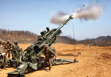 Die Panzerhaubitzen M777 und M109A7 Paladin ...