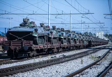 Slowenien hat der Ukraine 35 M-80A-Schützenpanzer ...