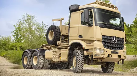 Mercedes-Benz präsentiert den Arocs 4042 AS 6x6 Armeezugmaschine auf der IDEX 2025