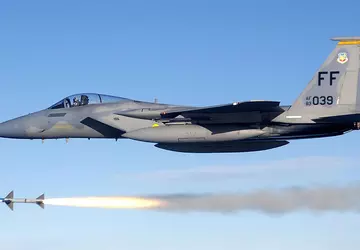 Ukrainische Luftwaffe dementiert Informationen über F-15 ...