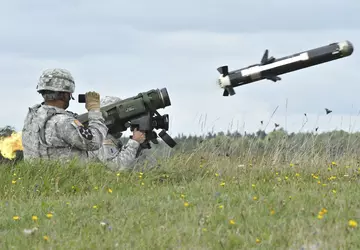 26.500 Javelin-Panzerabwehrsysteme, 1.400 Stinger-Flugabwehrsysteme, 108 Haubitzen, ...