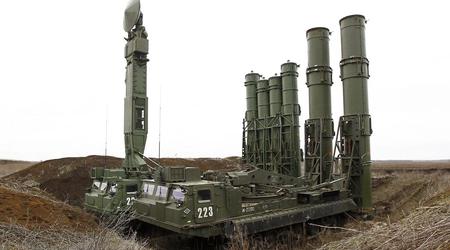 Die ukrainischen Verteidigungskräfte haben ein sehr seltenes russisches S-300V4-System zerstört, das ballistische Raketen abschießen kann