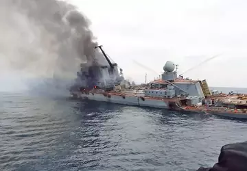 Kreuzer Moskva, zahlreiche Raketensysteme und Boote ...