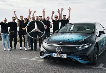Der Mercedes-Benz EQS mit einer Festkörperbatterie ...