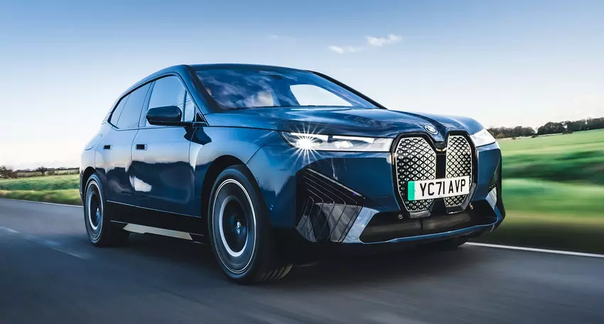 BMW ruft mehr als 14.000 Fahrzeuge der Modelle iX, i4 und i7 wegen eines Softwarefehlers zurück, der die Stromversorgung unterbricht