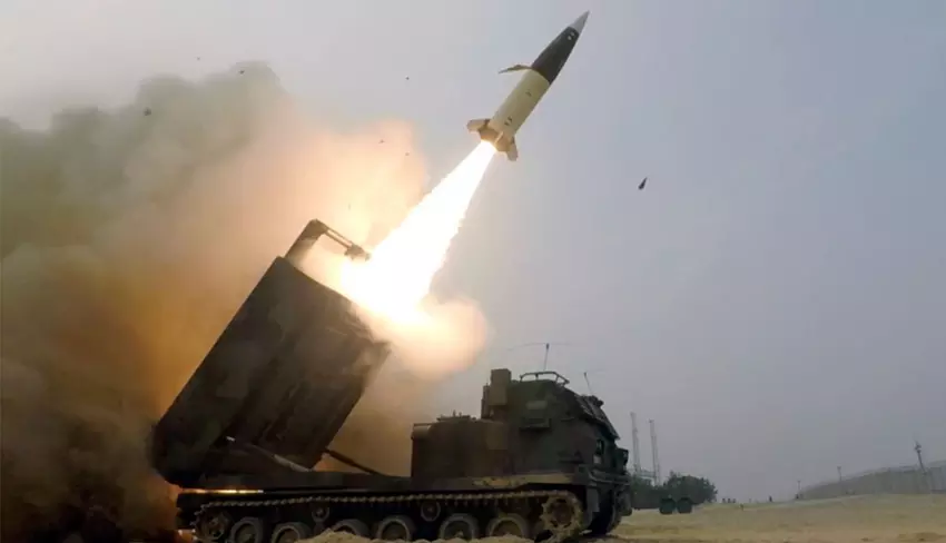 Biden versprach Zelenskyy die Lieferung der ersten Charge von ATACMS-Langstreckenraketen für die M142 HIMARS-Systeme