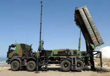 Frankreich verspricht, dass die Ukraine im ...