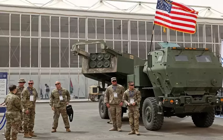 Die USA kündigten ein 300-Millionen-Dollar-Militärhilfepaket für die Ukraine an, das unter anderem HIMARS-Munition, Flugabwehrraketen und AT-4-Panzerabwehrsysteme umfasst.